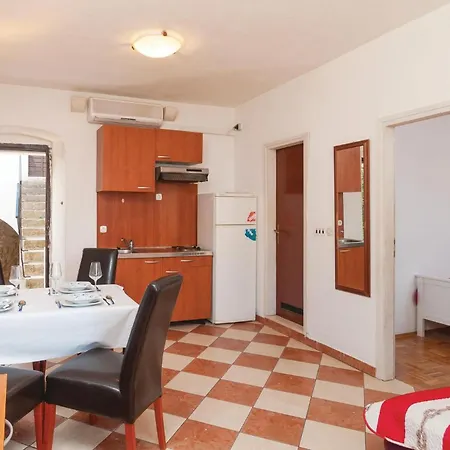 Apartment 1 Bedroom Lovely In Pucisca